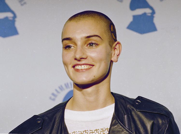 Her er Sinead O'Connor til Grammy-uddeling i 1989. Hun har i alt været nomineret til otte og vundet en. Foto: Anonymous/Ritzau Scanpix