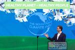 Den østrigske kansler Sebastian Kurz, der her taler om klimaforandringer ved en konference i torsdags, kan ifølge en medvirkende i en Youtube-serie om den østrigske retsstat fra mediehuset Hashtag stadig forføre sine landsmænd, men ikke anføre landet.  Foto: Alex Halada/Ritzau Scanpix