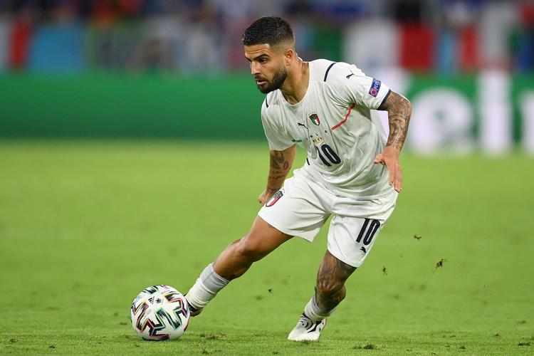 Lorenzo Insigne har et lavt tyngdepunkt, der muliggør utroligt skarpe driblinger. På det italienske landshold er det blevet til 10 scoringer i 45 kampe, mens måltotalen i Napoli lyder på imponerende 109 pletskud i 397 kampe.  Foto: Matthias Hangst/Ritzau Scanpix