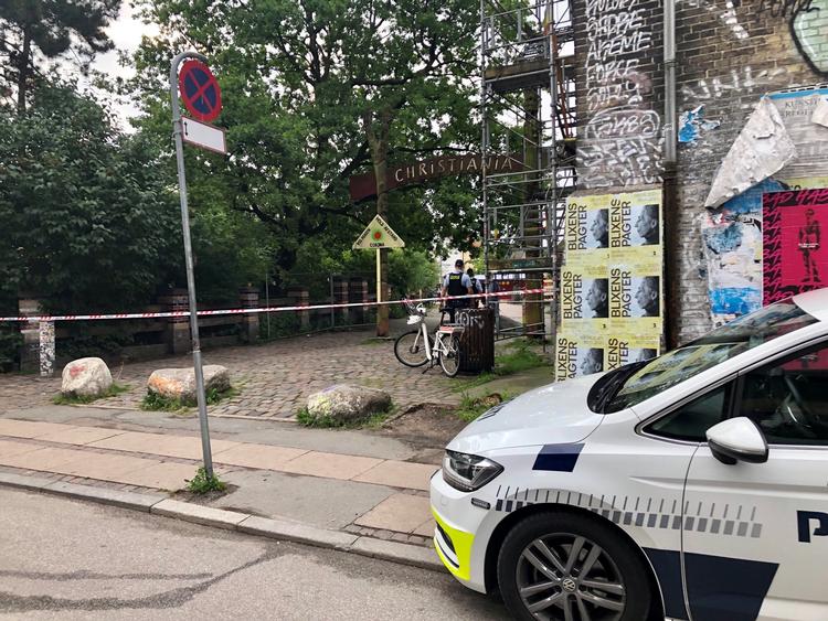 Lørdag morgen var politiet talstærkt til stede på Christiania.  Foto: Claus Paaske