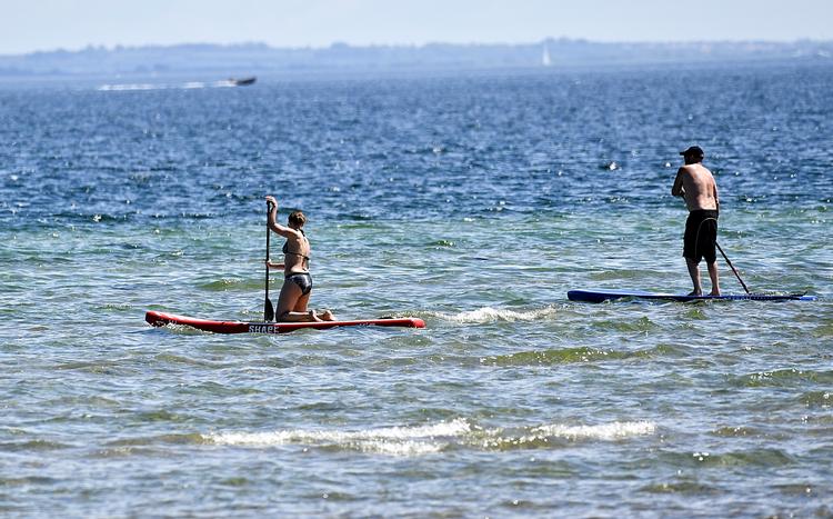 »Paddleboards er overrepræsenteret i redningsstatistikkerne. Det er en risikofyldt aktivitet«. Sådan siger Anders Myrhøj, der er kystlivredningschef i TrygFonden Kystlivredning om paddleboards, der kan skabe problemer og farlige situationer, dom kræver hjælp fra livreddere. Foto: Ernst van Norde