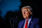 Foran tilhængere i Florida kritiserer Trump anklager om skattesvindel mod The Trump Organization. Foto: Eva Marie Uzcategui/Ritzau Scanpix