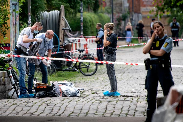 Politiet var til stede på og omkring Christiania efter drabet natten til lørdag. Foto: Nils Meilvang/Ritzau Scanpix
