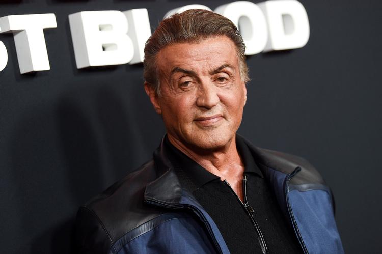 Sylvester Stallones største succeser er filmene om Rocky og Rambo. I 2018 kom den foreløbig sidste film i serien om Rocky, 'Creed II'. Her er Stallone fotograferet i 2019 til en specialforevisning på 'Rambo: Last Blood'.    Foto: Evan Agostini/Ritzau Scanpix