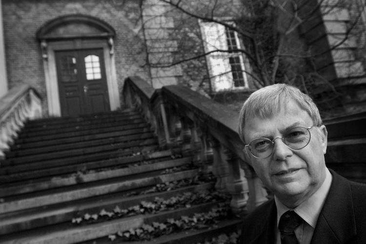 Oversætteren Jørgen Sonnergaard var måske bredest kendt for sine ordspil i Tintin, hvor blandt andet navnet Max Bjævermose blev genstand for en hel lille folkebevægelse for bevarelse, da forlaget ville ændre det. Men han skrev også mange andre ting i løbet af sit liv.  Arkivfoto Niels Hougaard
