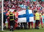 Læger og redningsfolk var hurtigt henne ved Christian Eriksen, da han kollapsede midt i landskampen ved EM.  Nu er seks af dem inviteret til at se finalen på Wembley af Uefa. Foto: Lars Poulsen