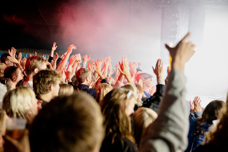 Roskilde Festival  blev aflyst igen i år, men det blev dog til koncerter  på pladsen med Summer Days, hvor stemningen også var opløftet. Foto: Valdemar Ren