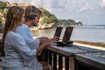 Maja Grønholdt Jensen og Stefan Bech Landgreve driver deres fælles virksomhed i digital markedsføringsvirksomhed, mens de rejser. Her på Bali. Foto: Maja Grønholdt Jensen og Stefan Bech Landgreve