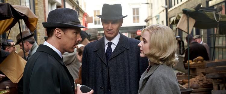 Benedict Cumberbatch (til venstre) spiller den altoverskyggende hovedrolle.  