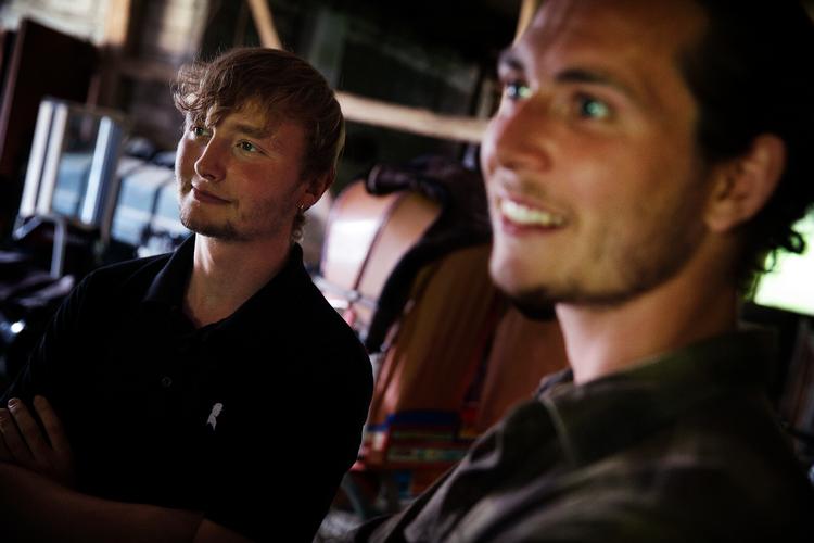 Nicklas (th) er et stort konkurrencemenneske. Og det har smittet af. Så de to kammerater er også evige konkurrenter.  Derfor ærgrede det dem også, da de vandt 'Alene i vildmarken', at de andre gav op for tidligt, så de ikke fik slået rekorden.  Foto: Martin Lehmann
