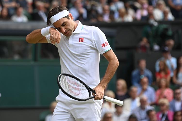 Roger Federer fylder 40 år i næste måned, og onsdag var det som om, at alderen kunne ses, da han tabte sin kvartfinale i Wimbledon.   Foto: Toby Melville/Ritzau Scanpix