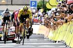 Jonas Vingegaard (yderst tv.) når til mål på Mont Ventoux-etapen sammen med Tadej Pogacar, Rigoberto Uran og Richard Carapaz.
 Foto: Philippe Lopez/Ritzau Scanpix
