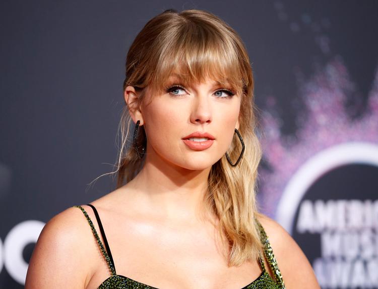 Taylor Swift er kendt for at kæmpe for sine ophavsrettigheder. Hendes musik bliver nu spillet af en betjent, som vil sikre sig, at hans opførsel ikke bliver delt på YouTube. Foto: Danny Moloshok/Ritzau Scanpix