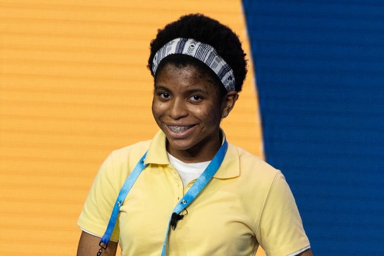 Den 14-årige  Zaila Avant-garde fra  New Orleans er den første sorte amerikaner, der har vundet stavekonkurrensen Scripps National Spelling Bee.  Foto: Pool/Ritzau Scanpix
