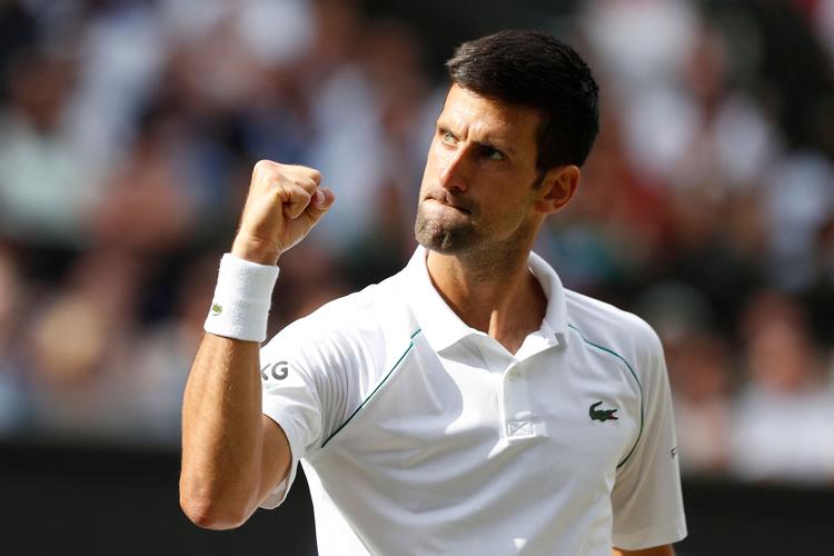 Novak Djokovic var søndag ikke helt tilfreds med opbakningen på Centre Court, og han lagde ikke skjul på det over for tilskuerne. Men han vandt, igen. Foto: Adrian Dennis/Ritzau Scanpix