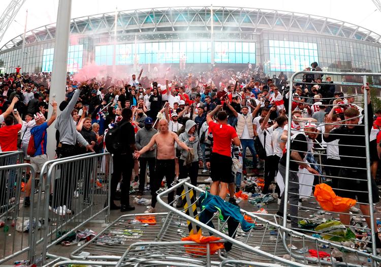 Den engelske fankultur viste sig atter fra sin grimme side på Wembley. Foto: Lee Smith/Ritzau Scanpix