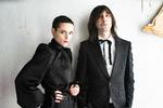 Det klæder både Bobby Gillespie og Jehnny Beth at skrælle al støj fra og synge rent fra det bristede hjerte. Foto: Sam Christmas