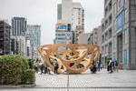 En halv klode uden for FN Universitetet i Tokyo er et af mange kunstværker, som kan ses i Tokyos bybillede. Foto: ToLoLo studio
