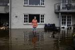 Langvarig regn i 2020 endte med at oversvømme dette hus, der ligger op til Silkeborg Langsø, med 15-20 cm vand i hele underetagen.   Foto: Mikkel Hørlyck/POLFOTO