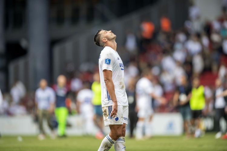 Nyindkøbte Davit Khocholava, Kamil Grabara og Kevin Diks forstærkede ikke FCK's vakkelvorne defensiv i sæsonpremieren. Foto: Thomas Sjørup/Ritzau Scanpix