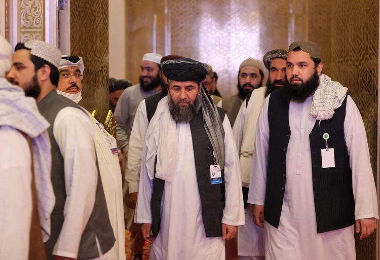 Medlemmer af Taleban ankommer til fredsforhandlinger med den afghanske regering i går i Qatars hovedstad, Doha.  Foto: Karim Jaafar/Ritzau Scanpix