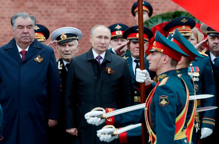 Ruslands præsident, Vladimir Putin, i selskab med hans kollega fra Tadsjikistan, Emomali Rakhmon Foto: Mikhail Metzel (arkiv)/Ritzau Scanpix