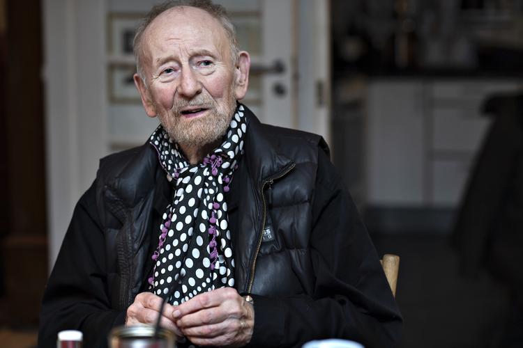 Da Kurt Westergaard blev pensioneret som bladtegner, fortsatte han som kunstner. Som 84-årig havde han i februar 2020 en udstilling på Fuglsøcentret på Djursland.  Foto: Anita Graversen/ANITA GRAVERSEN