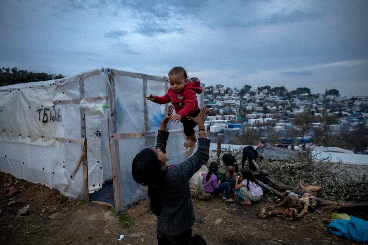Grækenland bruger alle midler til at holde flygtninge og migranter ude. I Moria-lejren på Lesbos er 20.000 mennesker stuvet sammen. Ifølge Læger uden Grænser er 35-40 procent af lejrens beboere børn.   Foto: Jacob Ehrbahn/POLFOTO