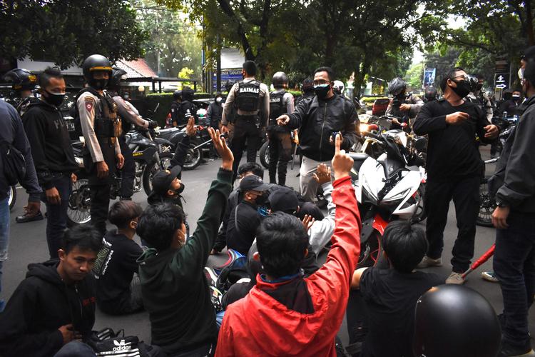 I Bangladesh har restriktionerne ført til protester.  Foto: Timur Matahari/Ritzau Scanpix