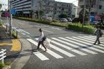 Tokyo er hårdt ramt af corona og  mange mennesker foretrækker ikke at være ude.  Politikens udsendte måtte også holde sig inden døre i tre dage,før de blev sluppet løs i OL-boblen. Foto: Jens Dresling