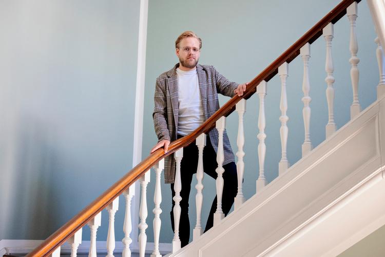 34 årige Rasmus Mark Pedersen blev i september 2020 ansat som podcastredaktør på Radio Loud. I 2021 blev han fofremmet til digital direktør. Tidligere har han blandt andet arbejdet for DR Nyheder og Radio24syv. Foto: Valdemar Ren/POLFOTO
