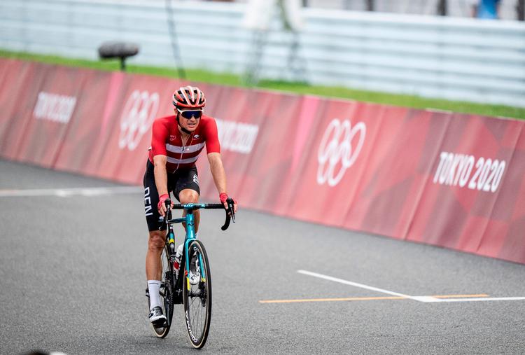 Jakob Fuglsang var udmattet, lettet og tilfreds, da han kørte sig til en 12.-plads ved det olympiske linjeløb på landevejene i og omkring Tokyo. Foto: Tariq Mikkel Khan