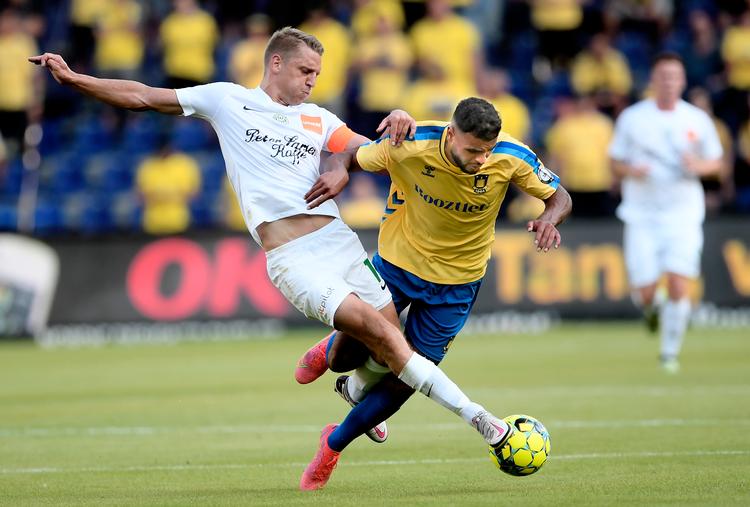 Både Jeppe Grønning (tv.) og Anis Ben Slimane (th.) er ubesejrede, efter Viborg og Brøndby spillede 1-1.   Foto: Lars Poulsen