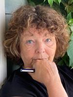 Nina Malinovski udgav tidligere i år bogen ’Briste og bære’ om sin far Ivan Malinovski og deres forhold. Privatfoto. 