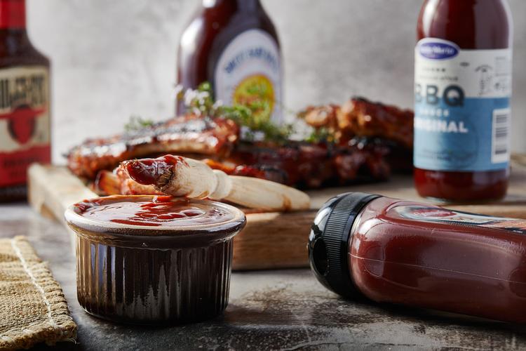 barbecuesauce skal give snaskethed og en god karamellisering under stegningen, mener testdommer Mira Arkin.  Foto: Mikkel Bækgaard