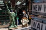 New York City og andre turistdestinationer savner desperat indtægterne fra udenlandske turister, men Biden-regeringen har endnu ikke meddelt en dato for ophævelse af indrejseforbuddet. Foto: Jeenah Moon/Ritzau Scanpix