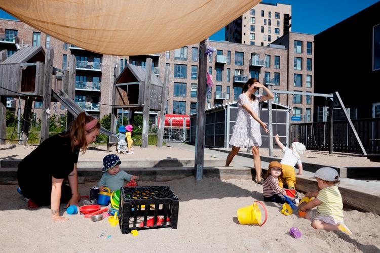 Omkring hver femte, der er blevet optaget på en uddannelse, skal læse til enten pædagog, sygeplejerske, socialrådgiver eller folkeskolelærer. Men der mangler alligevel studerende på de fire velfærdsuddannelser, hvis behovet skal dækkes i fremtiden. Foto: Thomas Borberg/POLFOTO