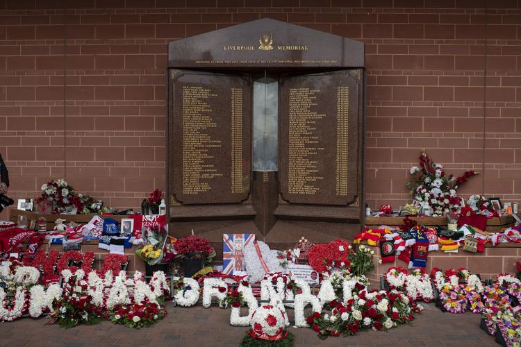 Mindes mærke over de dræbte Liverpool tilhængere på Hillsborough Stadion i Sheffield den 15 april 1989. Hvor 96 fans af Liverpool F.C. omkom , og over 400 blev kvæstet. Ulykken skete i forbindelse med en kamp, hvor Liverpool mødte Nottingham Forest F.C. i FA Cup-semifinalen.    Foto: Joachim Ladefoged