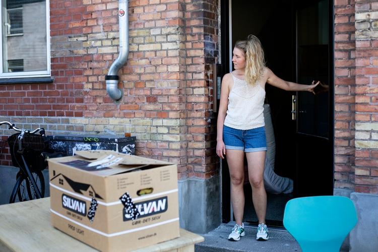 Har man ikke en bil med anhængertræk ved hånden, så kan man leje en lille varevogn for knap 500 kroner. Dagmar Elallafi Leth fik klaret sin flytning sidste år. Foto: Nanna Navntoft