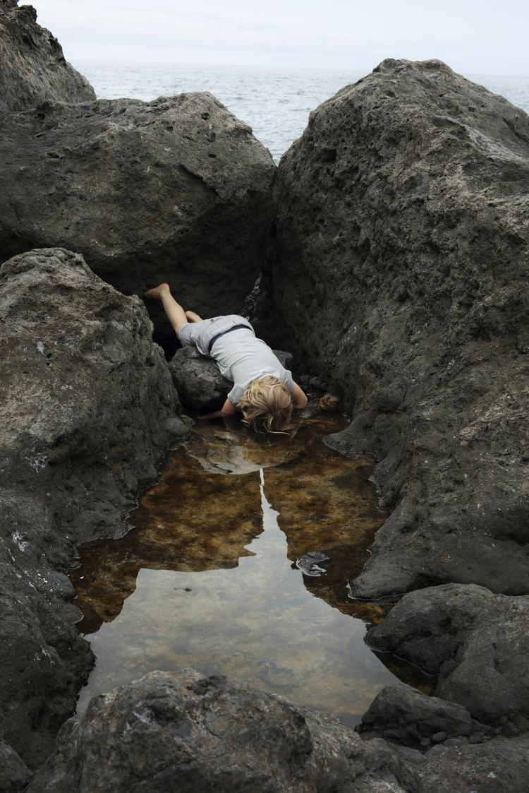 Norske Marie Sjövold viser i Fotografisk Center en serie, hvor samtlige fotografier bærer titlen 'I Feel Close To Everything I Lost', hvoraf de bedste beskriver en slags symbiose mellem menneske og natur. Foto: Fotografisk Center 