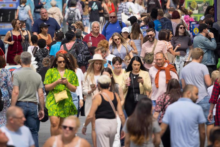 Storbritannien har været hårdt ramt af deltavarianten. Landet bruger i vidt omfang vaccinen fra AstraZeneca, der er mindre effektiv mod delta end de vacciner, der bruges i Danmark.  Foto: Tolga Akmen/Ritzau Scanpix