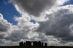 De første sten ved Stonehenge i det sydlige England blev ifølge arkæologer lagt for 5.000 år siden, og den berømte stencirkel blev rejst for ca. 4.500 år siden. Stedets præcise betydning er stadig omdiskuteret. Foto: Toby Melville/Ritzau Scanpix