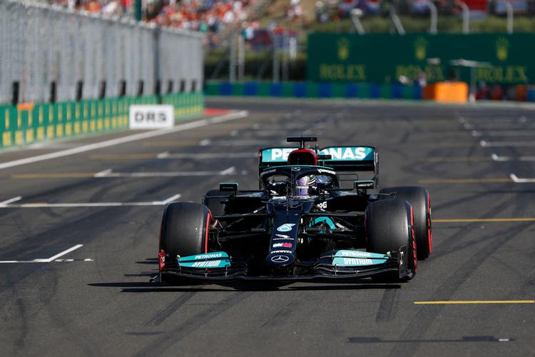 Lewis Hamilton starter søndag i pole position ved det ungarske grandprix. Det kan medføre et meget flot jubilæum. Foto: David W Cerny/Ritzau Scanpix