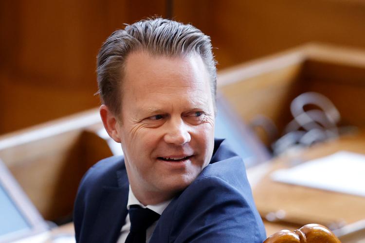 Udenrigsminister Jeppe Kofod (S) kritiseres for at halse efter USA, når det handler om at sikre afghanske tolke og andre lokalt ansatte, der har arbejdet for Danmark.   Foto: Jens Dresling/POLFOTO