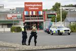 Tre mennesker er alvorligt såret efter et skyderi i byen Kristianstad i det sydlige Sverige. Politiet mistænker, at mandagens voldsepisode er banderelateret. Foto: Tt News Agency/Ritzau Scanpix