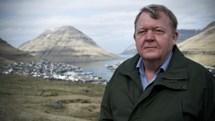 Lars Løkke Rasmussen er vært på det nye DR 2-program ’Klaksvíkstriden’. Han er gift med Sólrun Løkke Rasmussen, som kommer fra Færøerne, og er kommet på øgruppen i mange år. Pr-foto DR