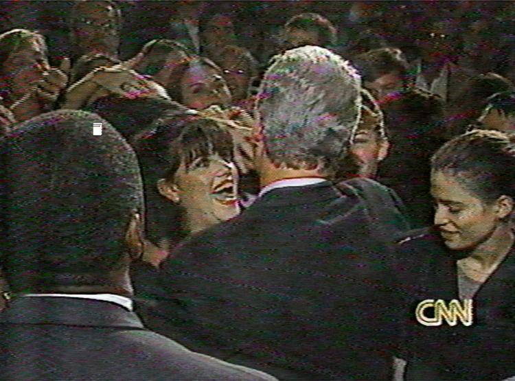     Præsident Bill Clinton med Monica Lewinsky under en reception i 1995. Trods skandalen, der var ved at koste ham ægteskabet og Det Hvide Hus,  var Bill Clinton en af de mest populære præsidenter.   Foto: /AP