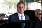 Tirsdag gik New Yorks guvernør Andrew Cuomo af efter over et halvt års anklager om mindst 11 seksuelle krænkelser, flere af de påståede overgreb foretaget mod kvinder, der arbejdede for ham. Cuomo har afvist anklagerne. Foto: Caitlin Ochs/Ritzau Scanpix
