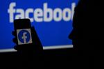 Den danske regering vil indføre bødekrav, hvis ikke sociale medier som Facebook, YouTube og Instagram fjerner ulovligt indhold inden for 24 timer. Foto: Olivier Douliery/Ritzau Scanpix