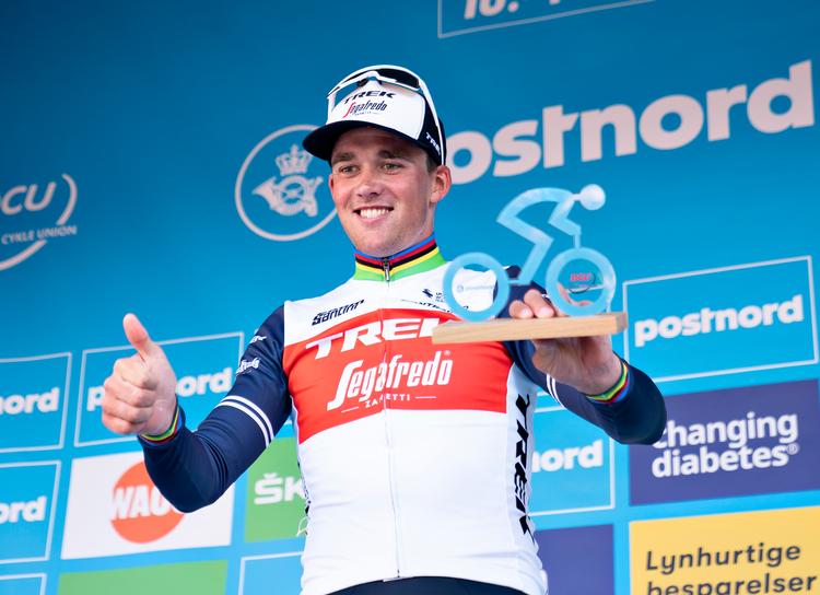 En glædestrålende Mads Pedersen på podiet efter triumfen på 2. etape i PostNord Danmark Rundt.
 Foto: Henning Bagger/Ritzau Scanpix